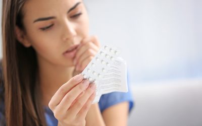 Przyjmowanie tabletek antykoncepcyjnych i krwawienie – kiedy powinno się pojawiać?